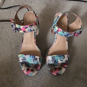 Floral wedges